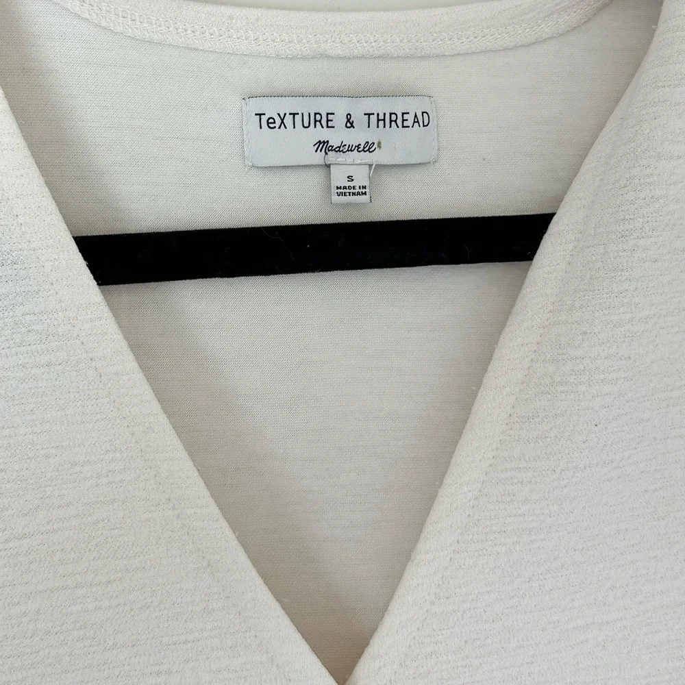 TEXTURE & THREAD MADEWELL Crepe Wrap Top Long Sleeve V-Neck White Cream Ivory S - Picture 4 of 5